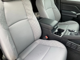 Toyota Tacoma 4WD SR5 Double Cab 5' Bed AT (Natl) 2026