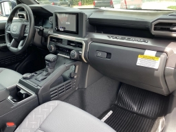 Toyota Tacoma 4WD SR5 Double Cab 5' Bed AT (Natl) 2026