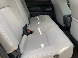 Toyota Tacoma 4WD SR5 Double Cab 5' Bed AT (Natl) 2026