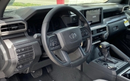 Toyota Tacoma 4WD SR5 Double Cab 5' Bed AT (Natl) 2026