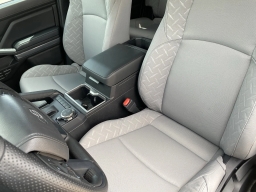 Toyota Tacoma 4WD SR5 Double Cab 5' Bed AT (Natl) 2026
