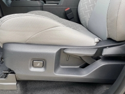 Toyota Tacoma 4WD SR5 Double Cab 5' Bed AT (Natl) 2026