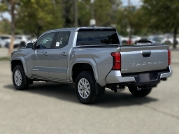 Toyota Tacoma 4WD SR5 Double Cab 5' Bed AT (Natl) 2026