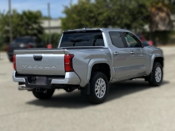 Toyota Tacoma 4WD SR5 Double Cab 5' Bed AT (Natl) 2026