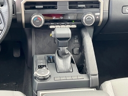 Toyota Tacoma 4WD SR5 Double Cab 6' Bed AT (Natl) 2026