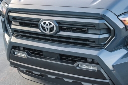 Toyota Tacoma 2WD SR5 Double Cab 6' Bed AT (Natl) 2026