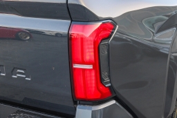 Toyota Tacoma 2WD SR5 Double Cab 6' Bed AT (Natl) 2026