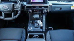 Toyota Tacoma 2WD SR5 Double Cab 6' Bed AT (Natl) 2026
