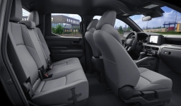 Toyota Tacoma 2WD SR5 Double Cab 5' Bed AT (Natl) 2026