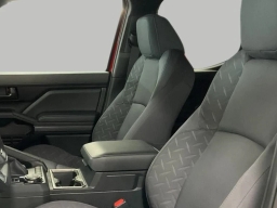 Toyota Tacoma 4WD SR5 Double Cab 5' Bed AT (Natl) 2026