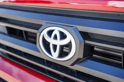 Toyota Tacoma 4WD SR5 Double Cab 5' Bed AT (Natl) 2026