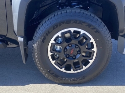 Toyota Tacoma 4WD TRD Off Road Hybrid Double Cab 5' Bed AT (Natl) 2026