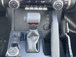 Toyota Tacoma 4WD TRD Off Road Hybrid Double Cab 5' Bed AT (Natl) 2026