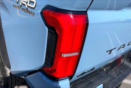 Toyota Tacoma 4WD TRD Off Road Hybrid Double Cab 5' Bed AT (Natl) 2026