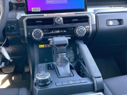 Toyota Tacoma 4WD TRD Off Road Hybrid Double Cab 5' Bed AT (Natl) 2026