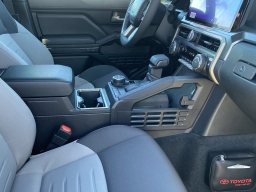 Toyota Tacoma 4WD TRD Off Road Hybrid Double Cab 5' Bed AT (Natl) 2026