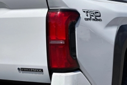 Toyota Tacoma 4WD TRD Off Road Hybrid Double Cab 5' Bed AT (Natl) 2026