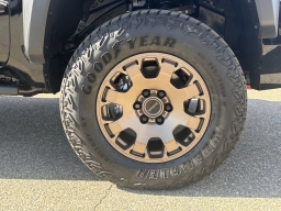 Toyota Tacoma 4WD Trailhunter Hybrid Double Cab 5' Bed AT (Natl) 2026