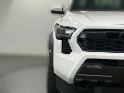 Toyota Tacoma 4WD TRD Off Road Hybrid Double Cab 5' Bed AT (Natl) 2026