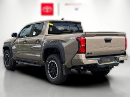 Toyota Tacoma 4WD TRD Off Road Hybrid Double Cab 5' Bed AT (Natl) 2026
