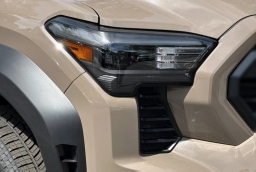 Toyota Tacoma 4WD TRD Off Road Hybrid Double Cab 5' Bed AT (Natl) 2026