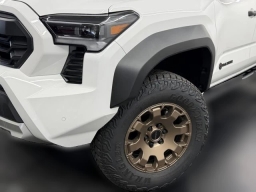 Toyota Tacoma 4WD Trailhunter Hybrid Double Cab 6' Bed AT (Natl) 2026