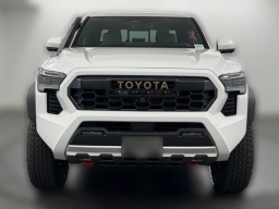 Toyota Tacoma 4WD Trailhunter Hybrid Double Cab 6' Bed AT (Natl) 2026