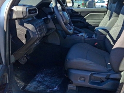 Toyota Tacoma 4WD SR Double Cab 5' Bed AT (Natl) 2026