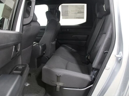 Toyota Tacoma 4WD SR Double Cab 5' Bed AT (Natl) 2026