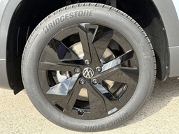 Volkswagen Taos SE Black FWD 2026