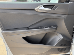 Volkswagen Taos SE Black FWD 2026