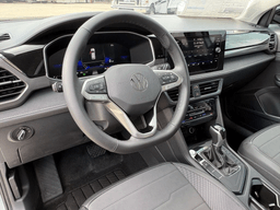 Volkswagen Taos SE Black FWD 2026