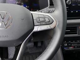 Volkswagen Taos SE Black FWD 2026