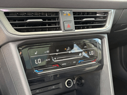 Volkswagen Taos SE Black FWD 2026