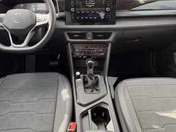 Volkswagen Taos SE Black FWD 2026