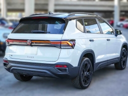 Volkswagen Taos SE Black FWD 2026