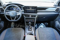 Volkswagen Taos SE Black FWD 2026