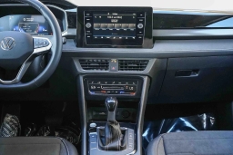 Volkswagen Taos SE Black FWD 2026