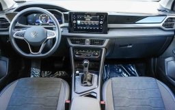 Volkswagen Taos SE Black FWD 2026