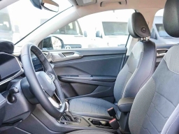 Volkswagen Taos SE Black FWD 2026