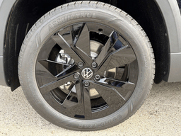 Volkswagen Taos SE Black FWD 2026