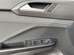 Volkswagen Taos SE Black FWD 2026