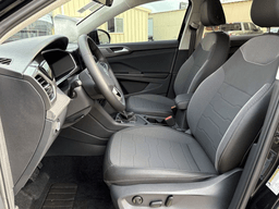 Volkswagen Taos SE Black FWD 2026