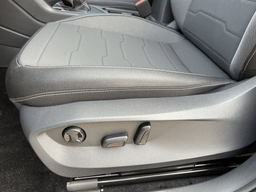 Volkswagen Taos SE Black FWD 2026