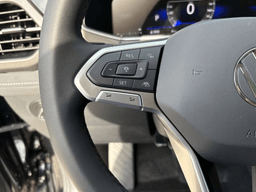 Volkswagen Taos SE Black FWD 2026