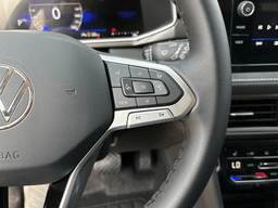 Volkswagen Taos SE Black FWD 2026