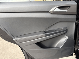 Volkswagen Taos SE Black FWD 2026