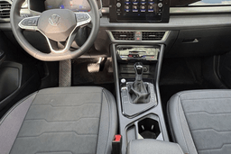 Volkswagen Taos SE Black FWD 2026