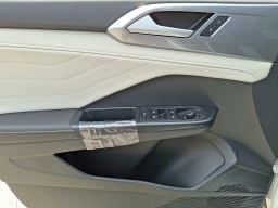 Volkswagen Taos SEL 4MOTION 2025