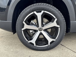 Volkswagen Taos SEL 4MOTION 2025